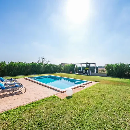 Semesterbostad Finca In Buger With Pool Near Alcudia Beach Búger